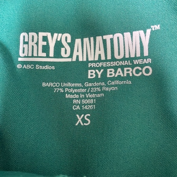 Greys Anatomy scrub set - Picture 11 of 11